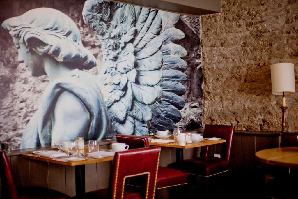 The Archangel,restaurant & Bar With Frome